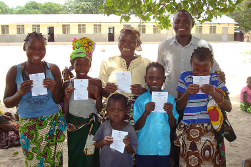 Mozambico, programma registrazione anagrafica Sant'Egidio- i certificati dinascita 