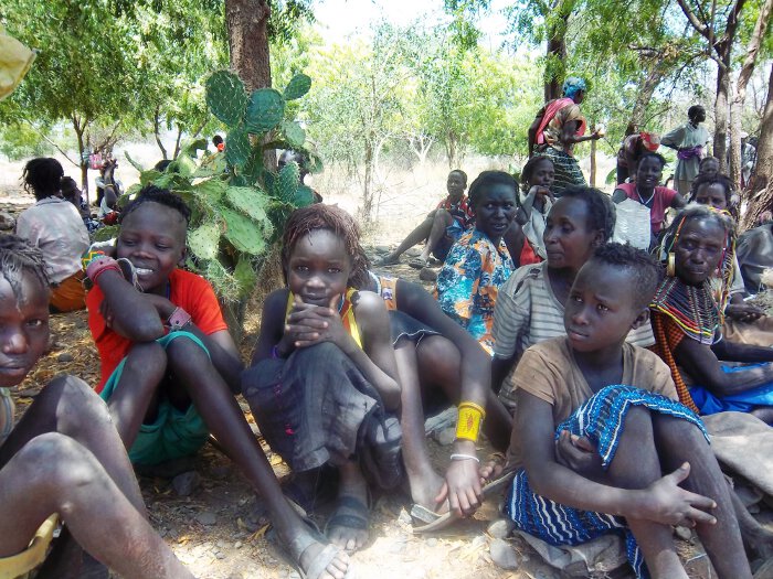 Immagini della distribuzione di aiuti alimentari da parte della Comunità di Sant'Egidio in Kenya (febbraio 2012)