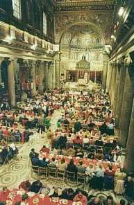 Pranzo di Natale con i poveri nella Basilica di Santa Maria in Trastevere