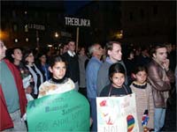 bambini zingari alla marcia in ricordo del 16 ottobre