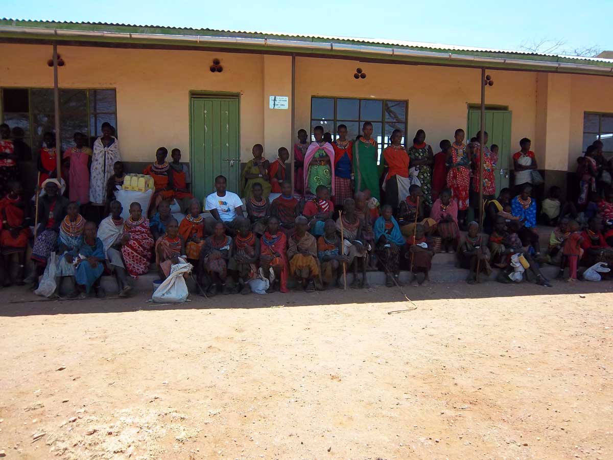 Immagini della distribuzione di aiuti alimentari da parte della Comunità di Sant'Egidio in Kenya (febbraio 2012)
