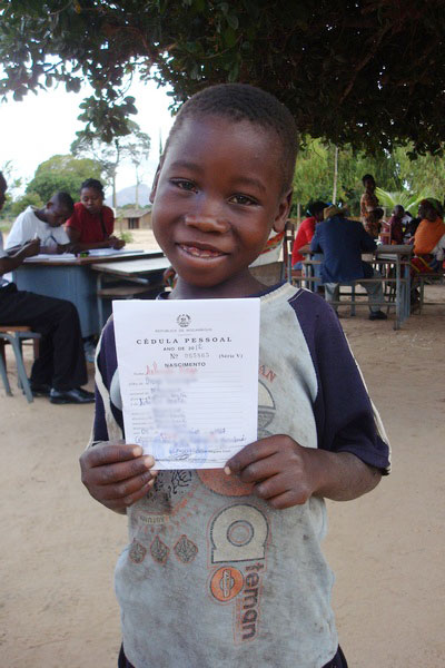 La registrazione anagrafica del programma BRAVO della Comunità di Sant'Egidio, arriva  a Momane, in Mozambico