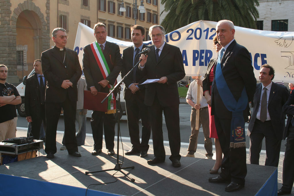 “Livorno per la pace. La memoria e la speranza” è il titolo della manifestazione promossa dalla Comunità di Sant’Egidio, che si tiene a Livorno il 28 maggio di ogni anno, nell’anniversario dei bombardamenti che nel 1943 distrussero la città.