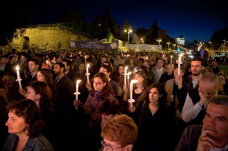 Fiaccolata di solidarietà per i cristiani vittime di discriminazione e persecuzione al Colosseo
