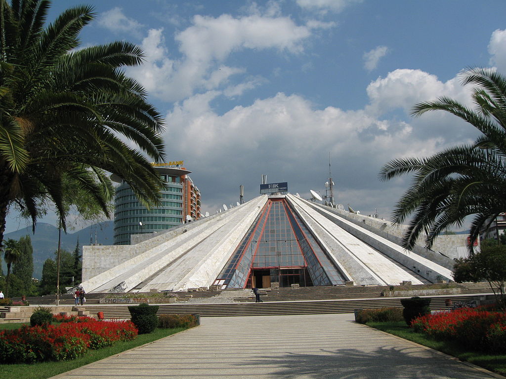 Piazza della Piramide, Tirana - Sant'Egidio