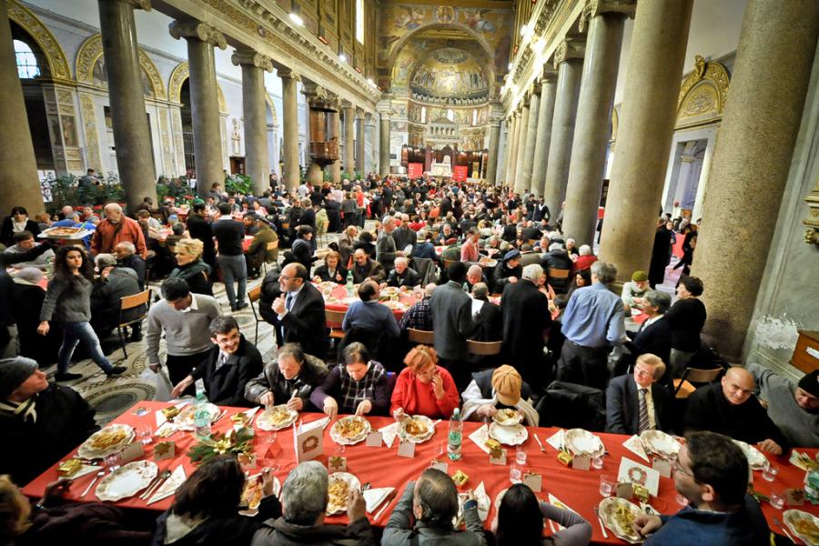 Pranzo di Natale nella Basilica di Santa Maria in Trastevere Roma