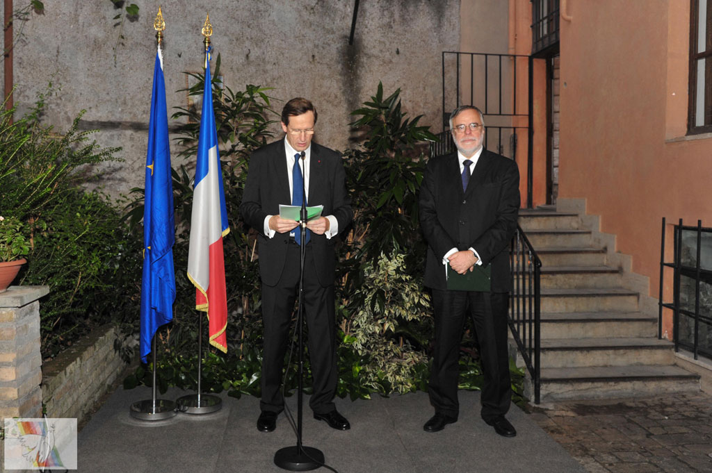 Il ministro per la Cooperazione internazionale e l`Integrazione, Andrea Riccardi, è stato insignito a Roma del grado di «Commandeur» della Legione d`Onore della Repubblica francese. 