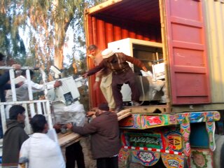 Comunità di Sant'Egidio - Consegna attrezzature mediche all'ospedale di Saragodha in Pakistan, gennaio 2014