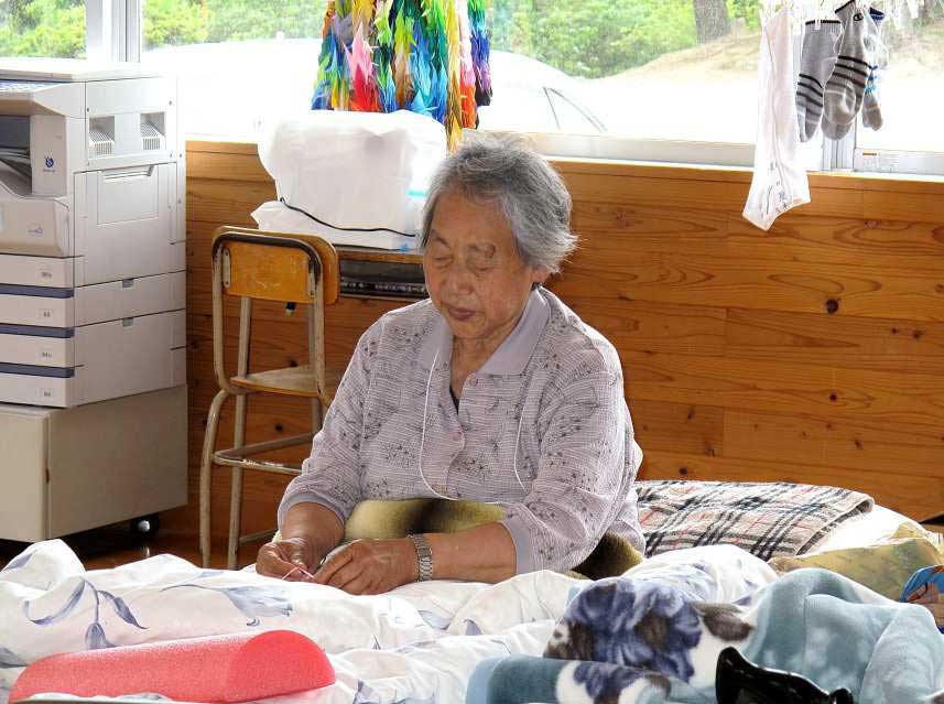 Gli anziani sono stati tra i più colpiti dal sisma