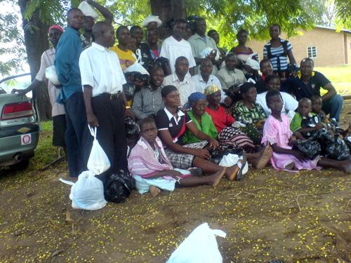 Malawi: Distribuzione di aiuti della Comunità di Sant'Egidio alle vittime del terremoto nella zona di Karonga